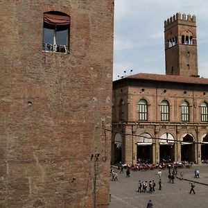 Casa Isolani Piazza Maggiore 1.0